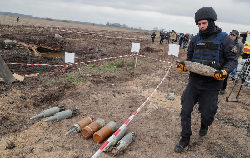 „Am deminat teritorii cât 20.000 de terenuri de fotbal!” Câte bombe și mine au găsit forțele ucrainene în zonele eliberate