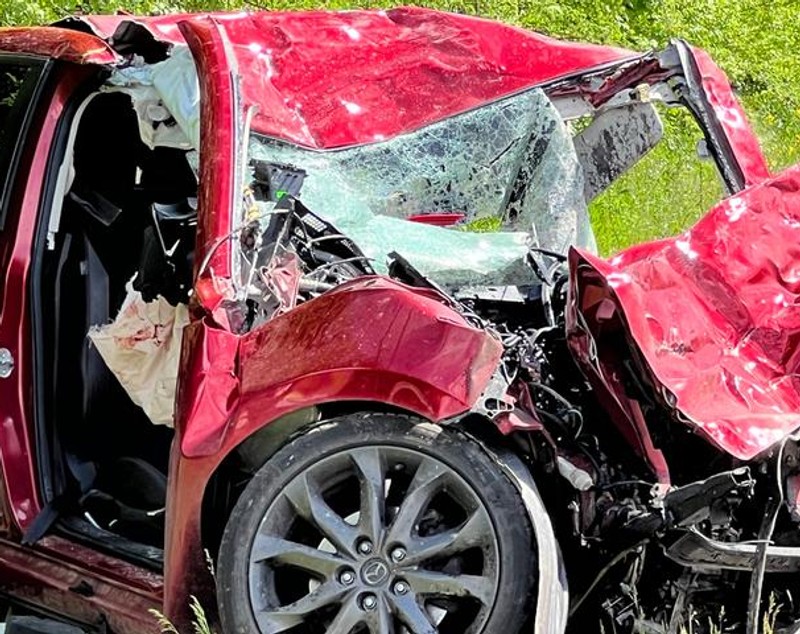 Un copil de 9 ani a văzut din cabină cum o mașină intră direct în camionul condus de tatăl lui și e pulverizată pe șosea, în Germania