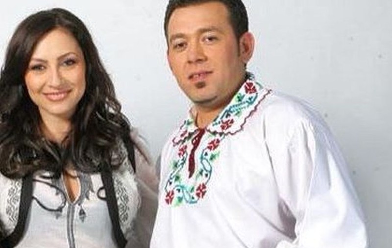 ANDRA DĂ DIN CASĂ! AMĂNUNTUL PE CARE NU ÎL ŞTIAI DESPRE FRATELE CÂNTĂREŢEI!