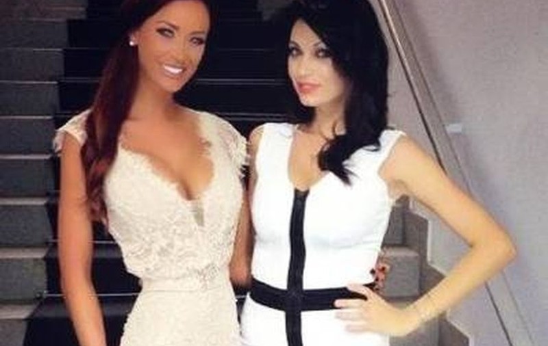 Cum vor reacţiona soţii lor CÂND VOR AFLA DE ACEASTĂ RUŞINE? Bianca Drăguşanu şi Nicoleta Luciu, în ipostaze jenante FOTO