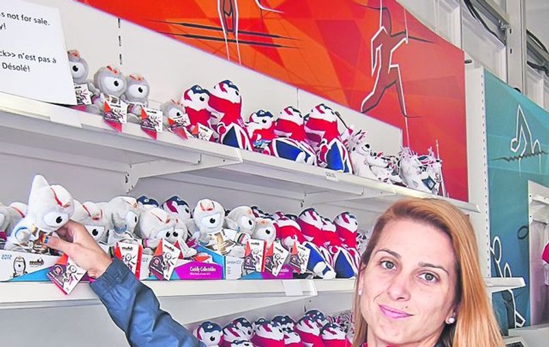 Alina Dumitru, vicecampioană olimpică la judo, şi-a umplut bagajul cu suveniruri de la Olimpiadă / A cumpărat 40 de mascote
