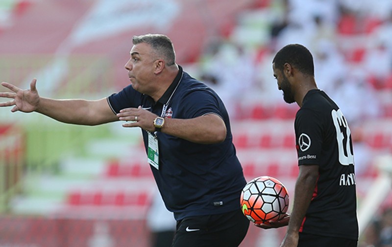 Cosmin Olăroiu bagă spaima în adversari şi în arbitri din Emirate / VIDEO