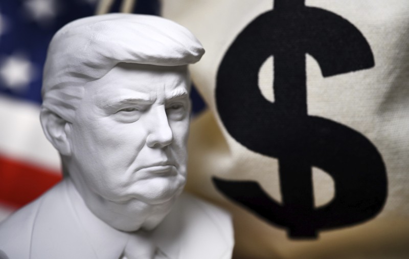 Frauda istorică a președinției Trump: îmbogățire personală fără precedent în America: „Aruncați cărțile de istorie”