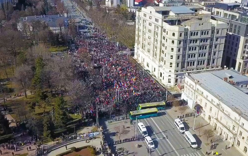 54 de manifestanți, dintre care 21 minori, au fost reținuți în timpul protestului organizat duminică la Chișinău de partidul prorus Șor