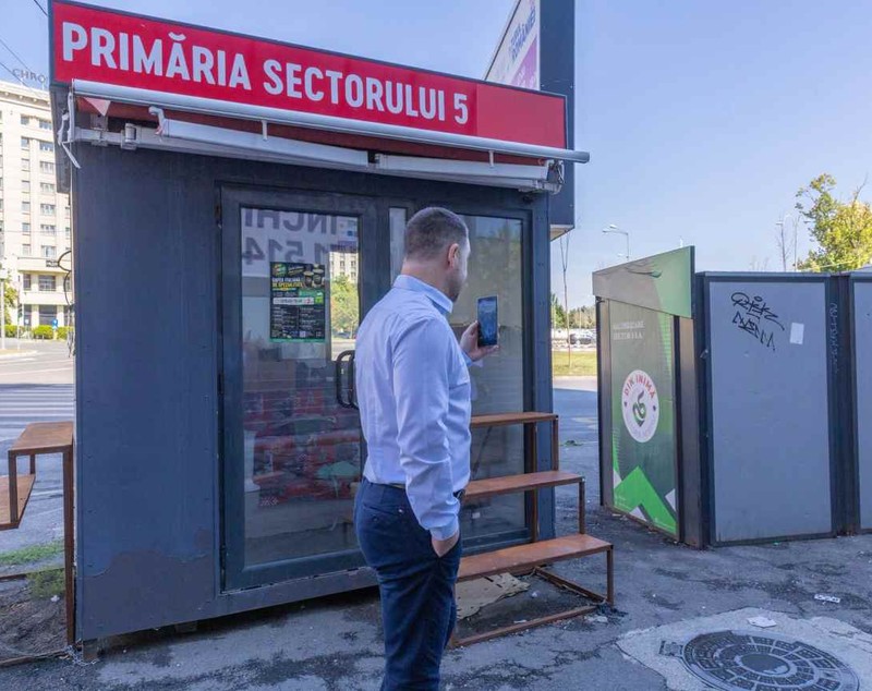 Ciprian Ciucu a mers 7 kilometri pe jos în București și l-a sunat pe primarul Vlad Popescu Piedone: „Nu vom mai avea trotuare pline de mașini în centru”