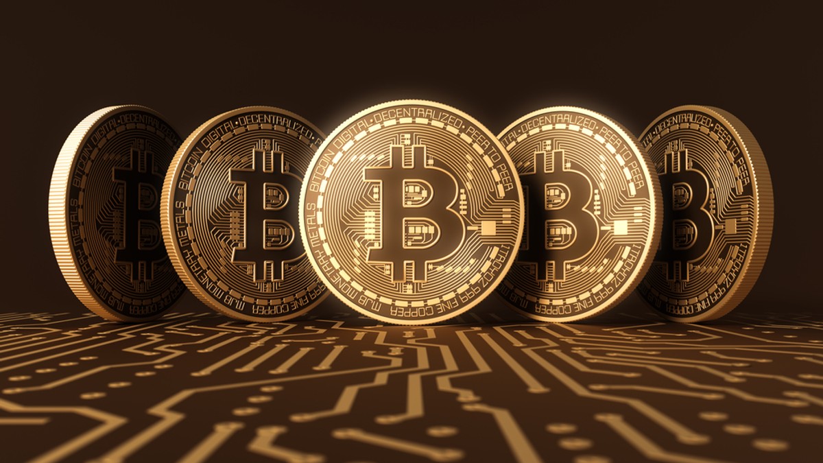 Fraudele cu monede virtuale sunt la ordinea zilei, o investigație recentă a Universității Texas arătând că prețul Bitcoin a fost manipulat în 2017. Acum guvernatorul BNR a avertizat încă o dată asupra fraudelor
