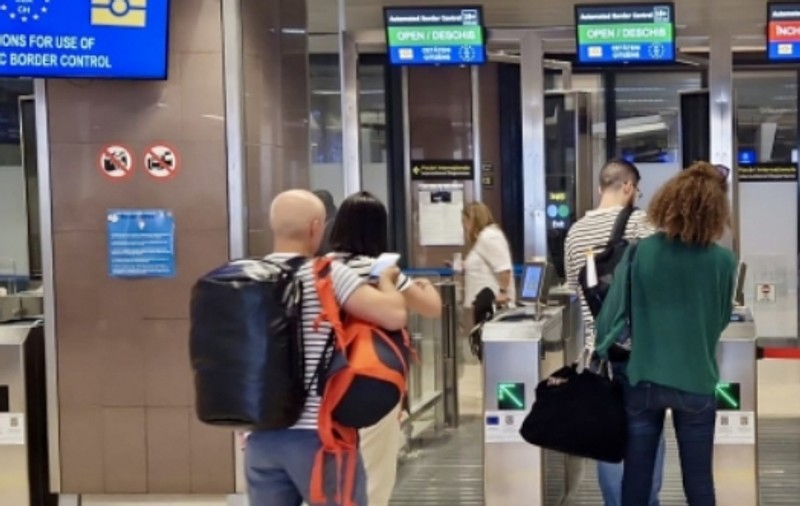 Echipamentele de control electronic al documentelor de călătorie de pe Otopeni, nefuncționale din cauza unor probleme electrice