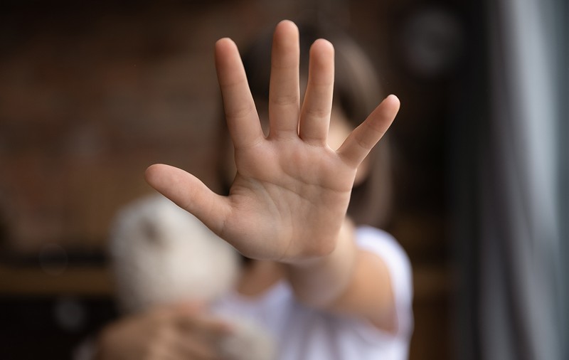 Romina, adolescenta de 16 ani vândută de tatăl ei cu 85.000 de euro, în Germania. Ce scrie în „contractul de vânzare-cumpărare”