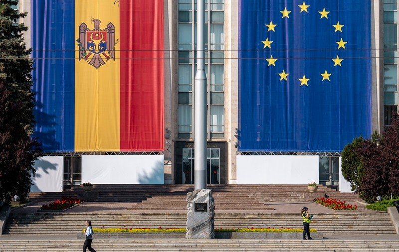 Londra avertizează că Rusia plănuiește atacuri hibride în Republica Moldova, înaintea prezidențialelor și a referendumului privind aderarea la UE