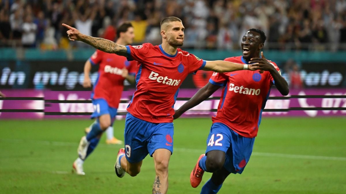 George Daniel Bîrligea se bucura dupa un gol marcat alaturi de Baba Alhassan in meciul de fotbal dintre FCSB si FC Drita Gjilan, contand pentru Preliminariile Europa League, desfasurat pe Arena Nationala din Bucuresti, joi 7 august 2025. © FOTO:Razvan Pasarica/SPORT PICTURES