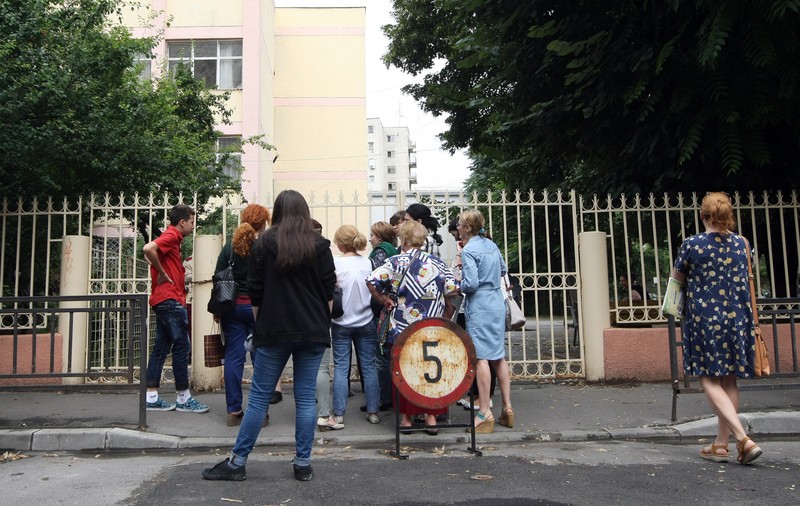 Un parlamentar cere instalarea de camere video în școli. „Siguranţa copiilor este o chestiune de interes maxim”