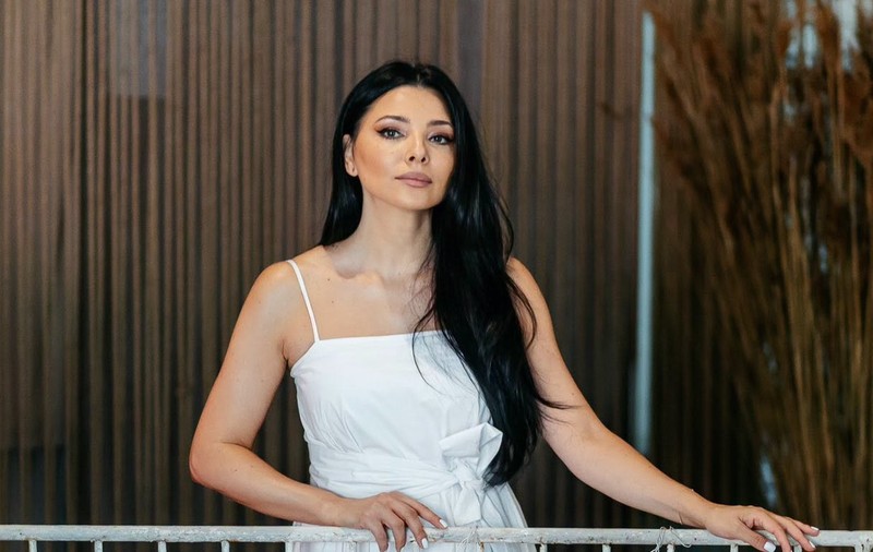 Corina Caragea, apariție spectaculoasă în costum de baie. Cât a plătit pentru două șezlonguri, în Puglia, Italia. „Veniți oricând, dar evitați iulie și august”
