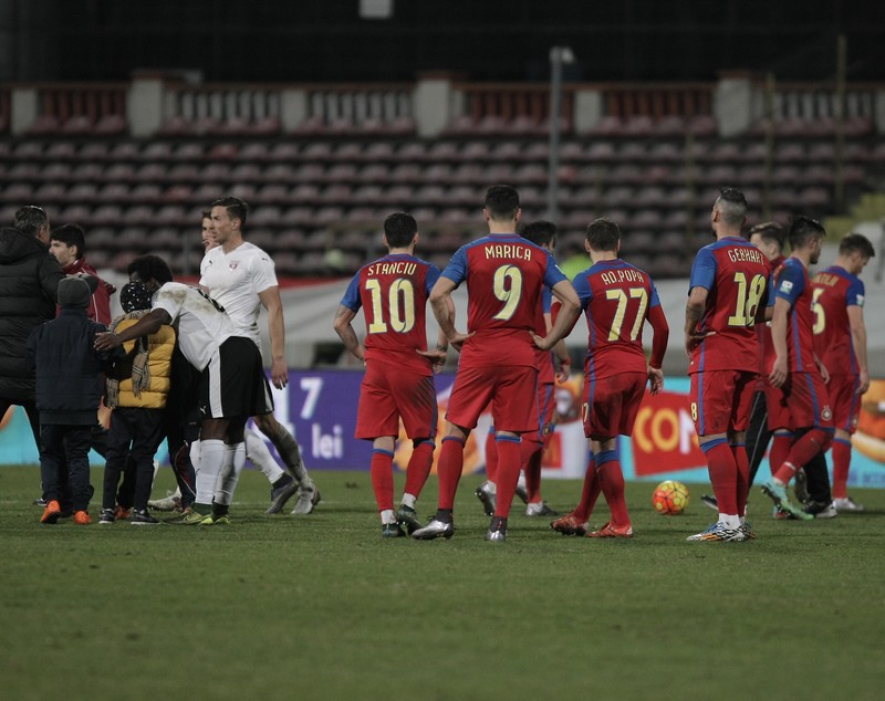Meniu de fotbalist în Liga 1: spaghete cu ketchup, plus cartofi prăjiți și tocătură! Ivorianul Kone ”a mâncat ca spartul”, dar asta nu l-a împiedicat să zburde pe lângă ”leșinații” de la Steaua / GALERIE FOTO