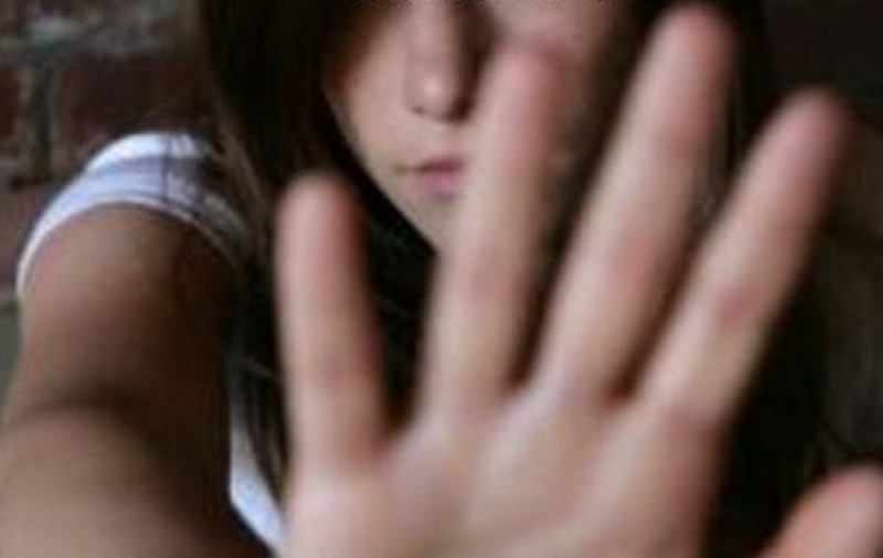 Un botoșănean care muncea în Italia și-a batjocorit fata de 12 ani. A dat vina pe băutură