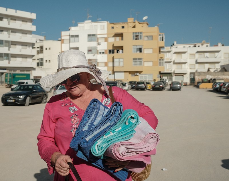 REPORTAJ | În spatele cearșafurilor. Cum arată viața unei femei care face curățenie în Portugalia: “Atâta am muncit, că n-am mai știut care e noapte și care dimineață”
