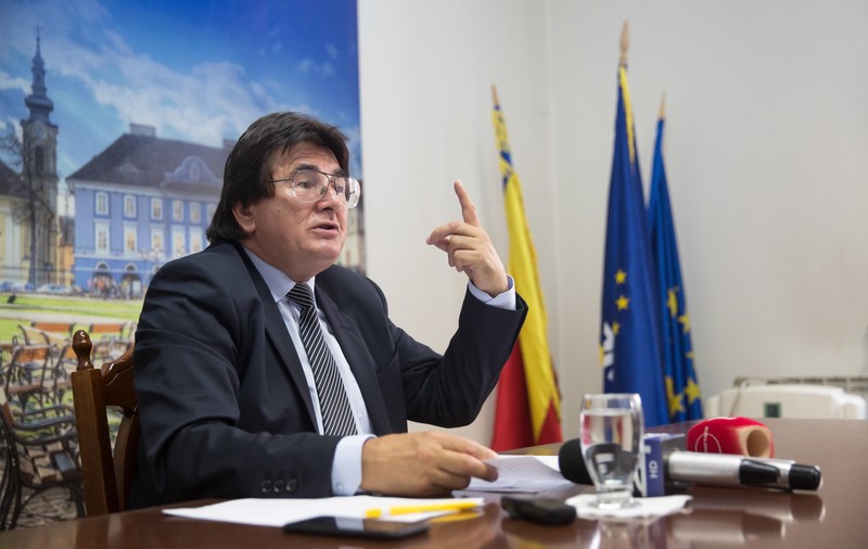 Fostul primar al Timișoarei a lansat „una din compozițiile mele muzicale mai vechi” pe versurile lui Eminescu