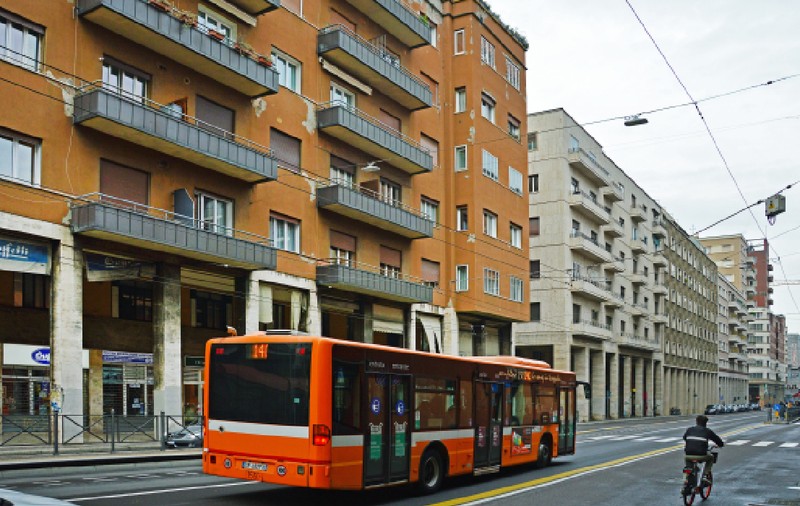 Cum luptă italienii împotriva scumpirilor chiriilor cauzate de cazările rezervate pe Booking.com și Airbnb
