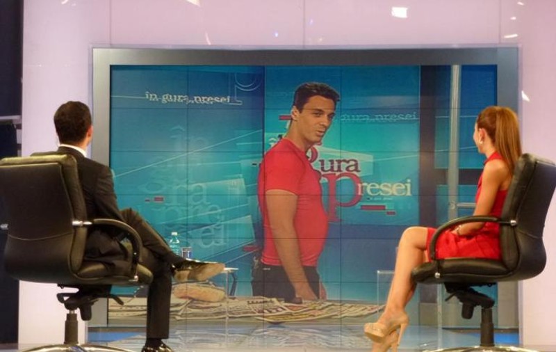 Mircea Badea e GRAVID? Vezi fotografia care a făcut-o pe iubita lui, Carmen Brumă, să ”creadă” că vor avea un copil
