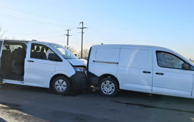 Accident cu 4 mașini în care se aflau 18 oameni, pe centura de vest din Ploiești