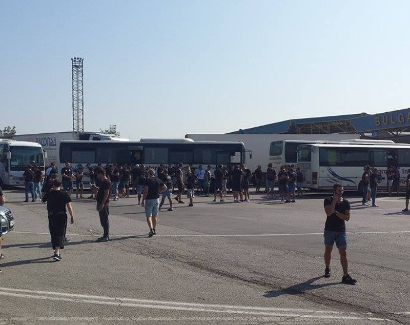 EXCLUSIV / A început RĂZBOIUL. Fanii stelişti s-au bătut cu poliţiştii bulgari! 