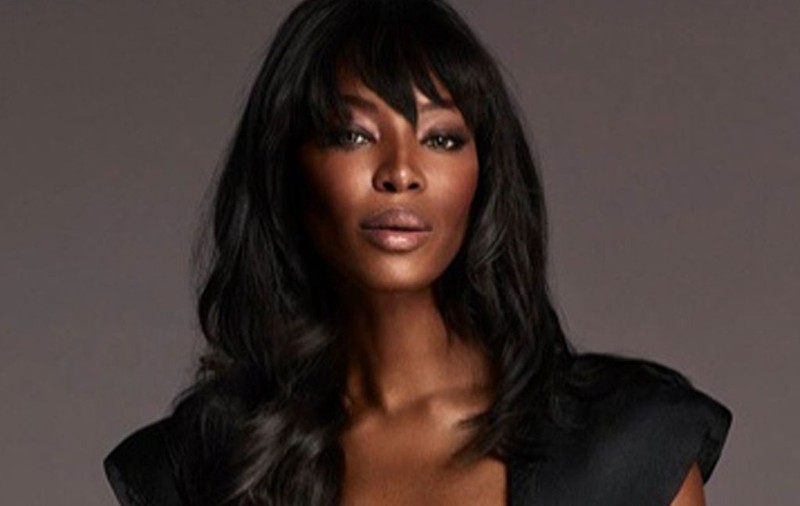 A pozat complet goală! Naomi Campbell arată fabulos la 45 de ani | FOTO
