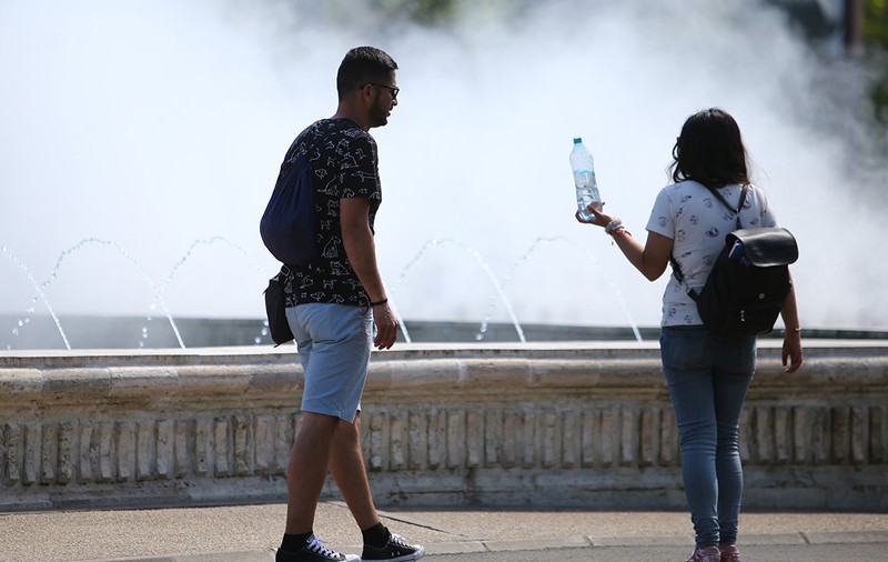Noi alerte de vreme rea: Vijelii în peste jumătate de țară, caniculă în sud și sud-est. Temperaturi de 37 de grade în București