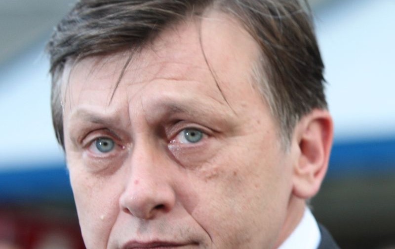 Antonescu cheamă OTV-iștii la vot: "Dragi compatrioţi, faceţi-vă datoria de cetăţeni duminică!"  