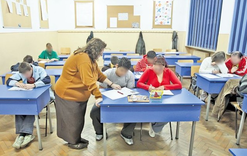 245.387 de români sunt analfabeţi 