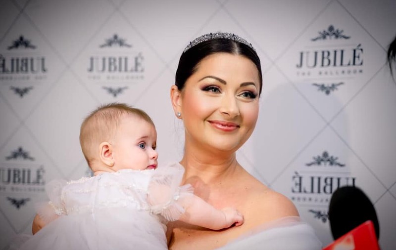 Gabriela Cristea a ajuns cu fetița cea mică de urgență la spital