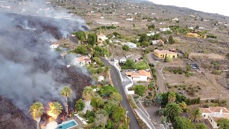 Oficialii estimează între 160 și 300 de case distruse de lava vulcanului | Foto: Profimedia