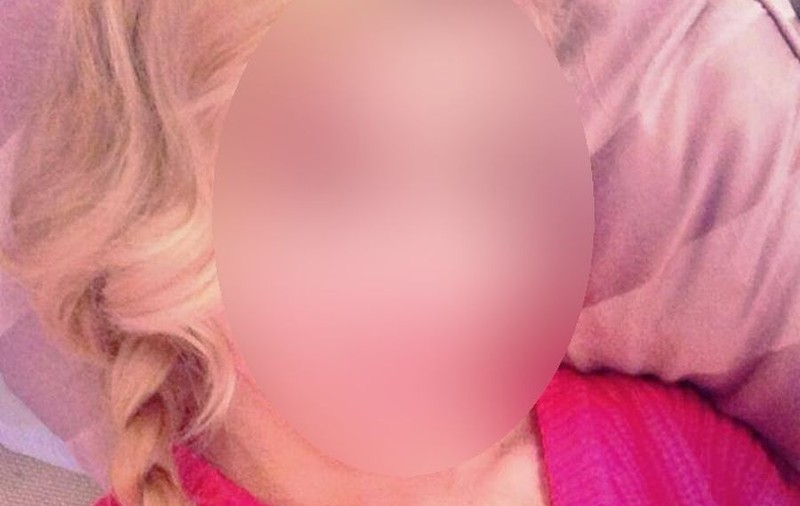 LORA, mai naturală de atât nu se poate! Iată cum arată ÎNAINTE SĂ SE BAGE LA SOMN ŞI FĂRĂ PIC DE FARD!