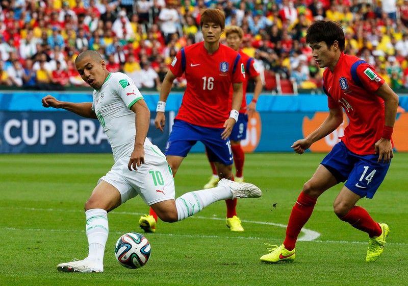 Algerianul Sofiane Feghouli a ratat prima ocazie încă din debutul partidei FOTO: EPA