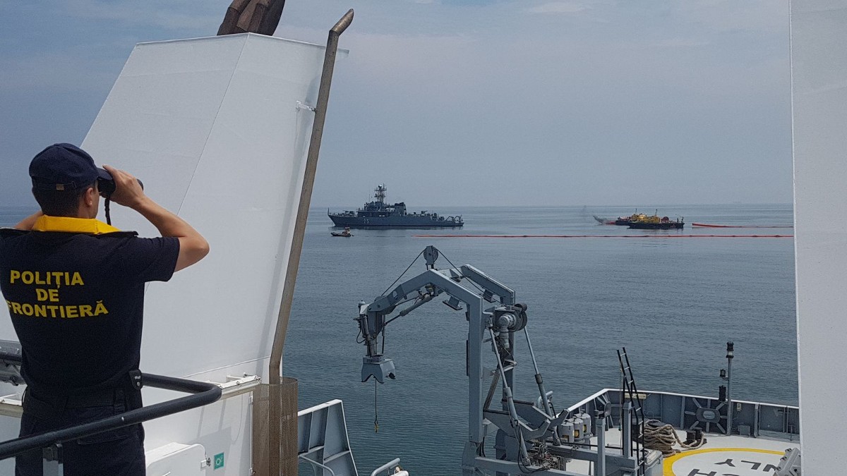 Amplu exercițiu în Marea Neagră, cu nave militare, civile și elicoptere