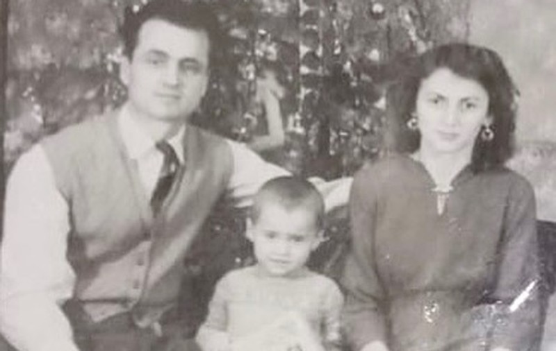 Libertatea publică o fotografie neștiută din copilăria Nadiei Comăneci, care împlinește astăzi 58 de ani