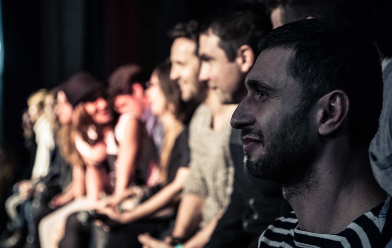 Vedetele au spus lucruri trăsnite la premiera filmului «Un alt love building»