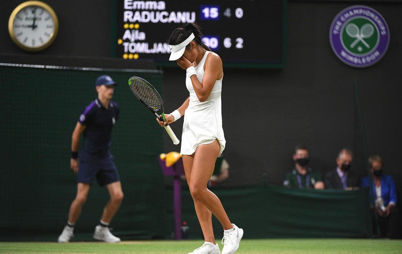 De ce a abandonat Emma Răducanu la Wimbledon. Ipoteza lui John McEnroe