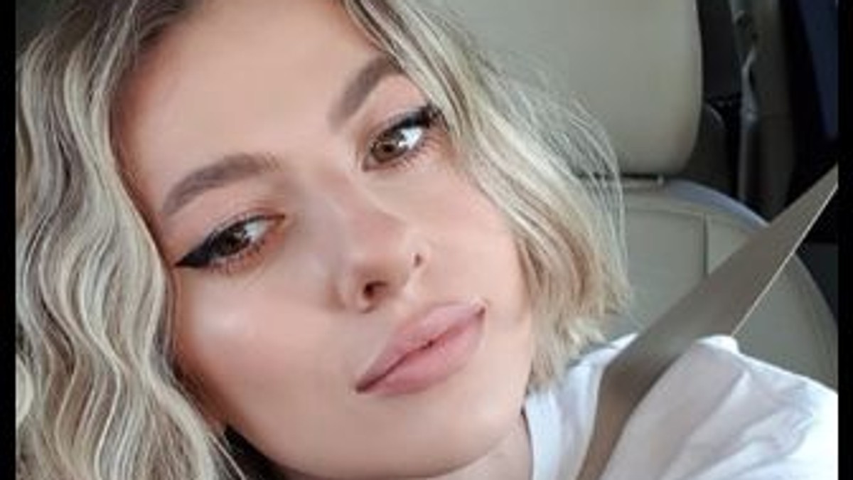 Ce ținută a purtat Lidia Buble la nunta surorii ei. "Era mai bine să te îmbraci cu altă culoare" | FOTO