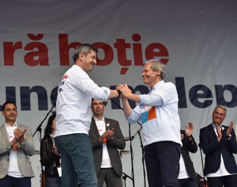 VIDEO | Primul miting al Alianţei 2020 USR-PLUS, la Cluj-Napoca. Cioloş: "Trebuie să ne debarasăm de prostie, de hoţie şi de sărăcie"
