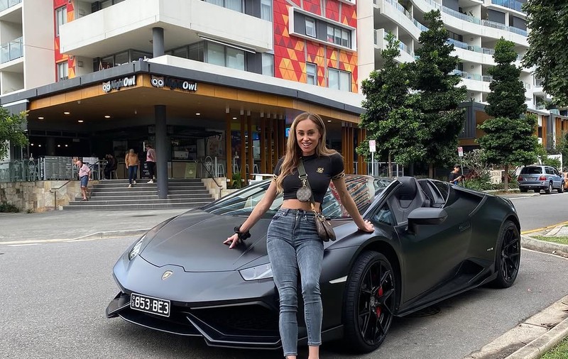 O vedetă de 37 de ani a murit după ce a căzut de la balconul unui apartament. Primele declarații ale familiei: De ce se afla Courtney Mills în Bali