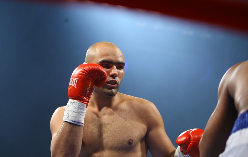 DE NEOPRIT! Boxerul Bogdan Dinu, colosul din Buzău, victorie de senzaţie!