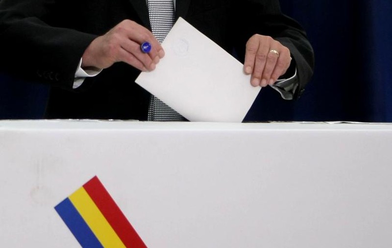 Mai multe persoane din Gorj au băgat în urne câte două buletine de vot. Polițiștii au întocmit un dosar penal