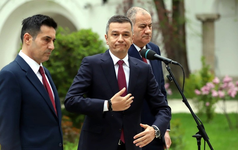 De la stânga la dreapta, Claudiu Manda (secretar general PSD), Sorin Grindeanu (președinte PSD) și Marian Neacșu (fost vicepremier și un om de bază al conducerii partidului). Foto: Dumitru Angelescu / Libertatea