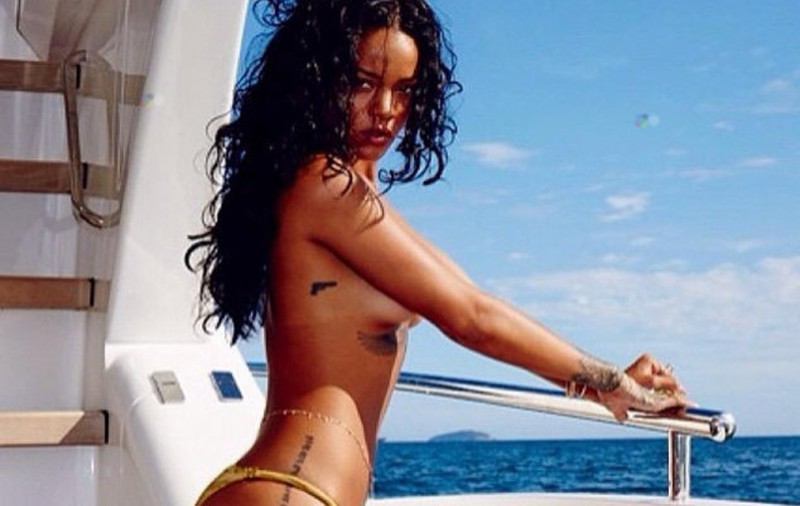 Rihanna, Kim Kardashian și Taylor Swift, complet dezbrăcate în același pat | VIDEO