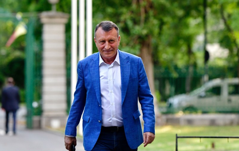 Nepotul lui Paul Stănescu, anchetat de Parchetul European pentru fraudă cu fonduri europene pentru o fermă de porci. Prejudiciu de peste 660.000 de euro