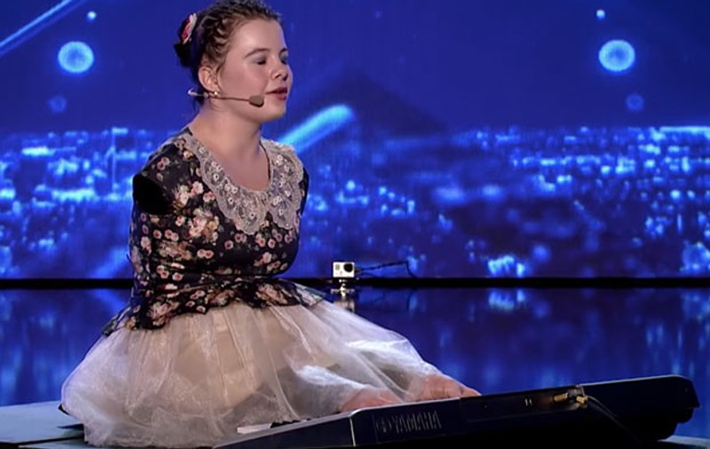 Cine este tânărul de care Lorelai Moșneguțu, câștigătoarea „Românii au talent”, s-a îndrăgostit. Mama adoptivă a fetei face primele declarații. „Se ajută reciproc”