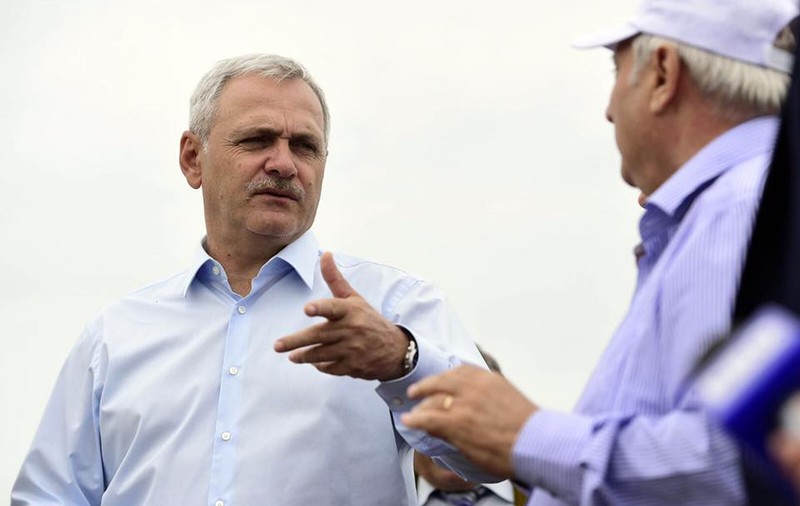 Reacţie dură a Opoziţiei, după ce mai mulţi protestatari au fost luaţi cu duba de către Jandarmerie, la Topoloveni: "Dragnea este un infractor cu apucături dictatoriale!"