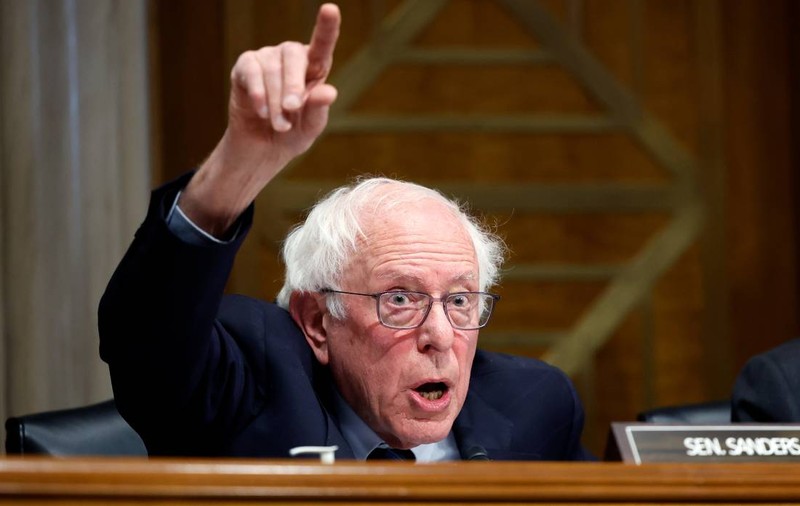 „Opriți dezvoltarea AI. Nu este prea târziu să evităm dezastrul!”. Senatorul Bernie Sanders îi avertiează pe Mark Zuckerberg și Sam Altman