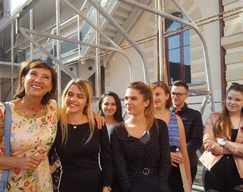 Carmen Iohannis, din nou dirigintă. Ce apariție a avut soția președintelui României în prima zi de școală (FOTO)