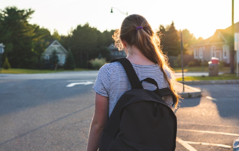 Din ce în ce mai mulți adolescenți români pleacă de acasă: „Simptomul suferinței profunde”