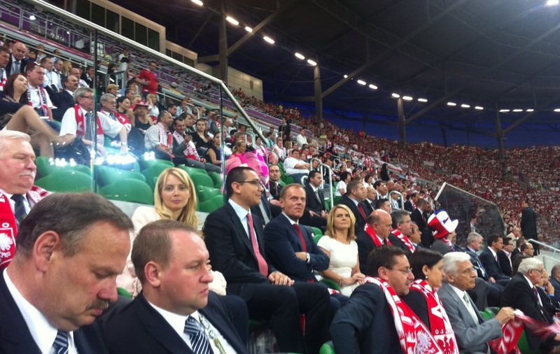 Victor Ponta a fost aseară cu Daciana Sârbu la meciul Polonia-Cehia